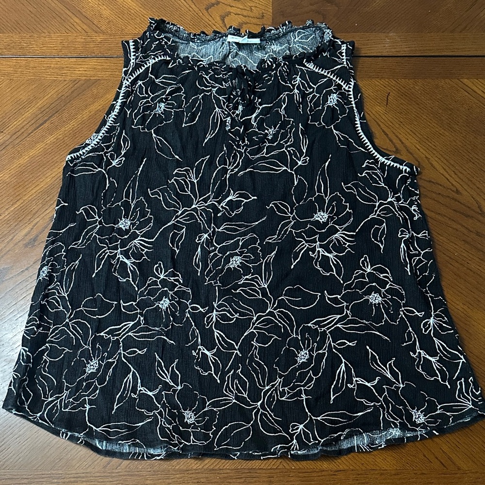 Chic Black Floral Tank Top